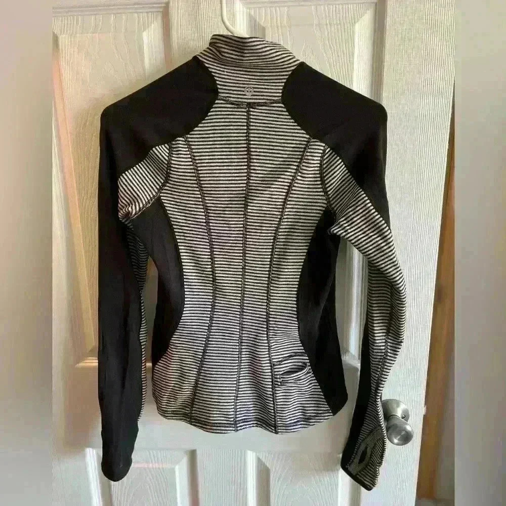 Lululemon Black Run U-Turn 1/4 Zip Pullover Reversible Stripe - Picture 9 of 9